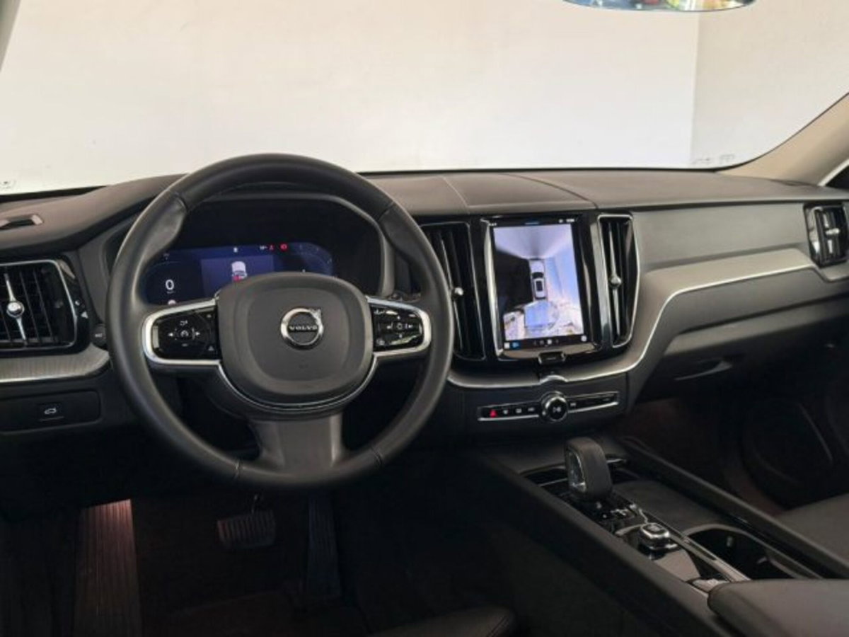 Volvo XC60 B4 (d) AWD automatico Plus Dark (10)