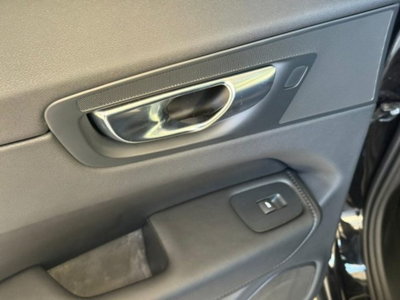 Volvo XC60 B4 (d) AWD automatico Plus Dark (12)