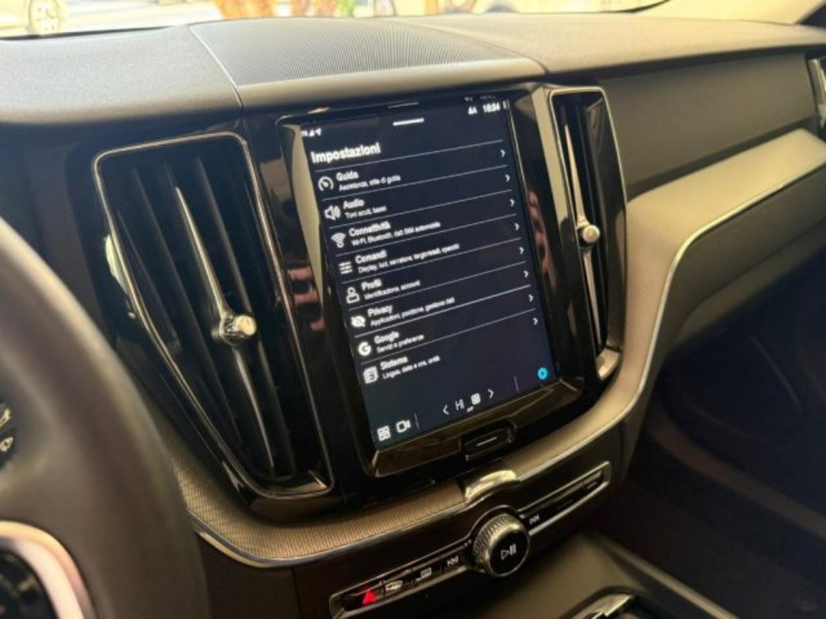 Volvo XC60 B4 (d) AWD automatico Plus Dark (16)