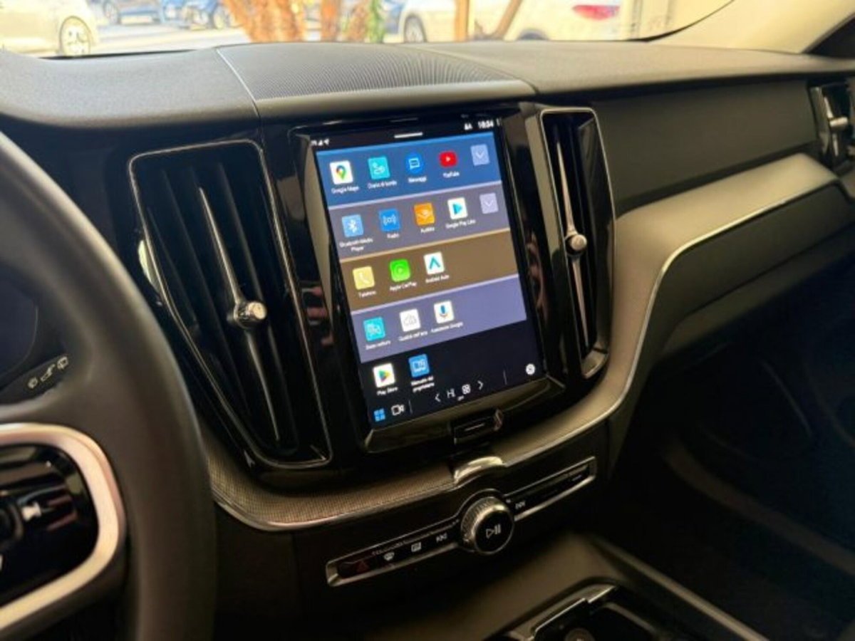 Volvo XC60 B4 (d) AWD automatico Plus Dark (17)