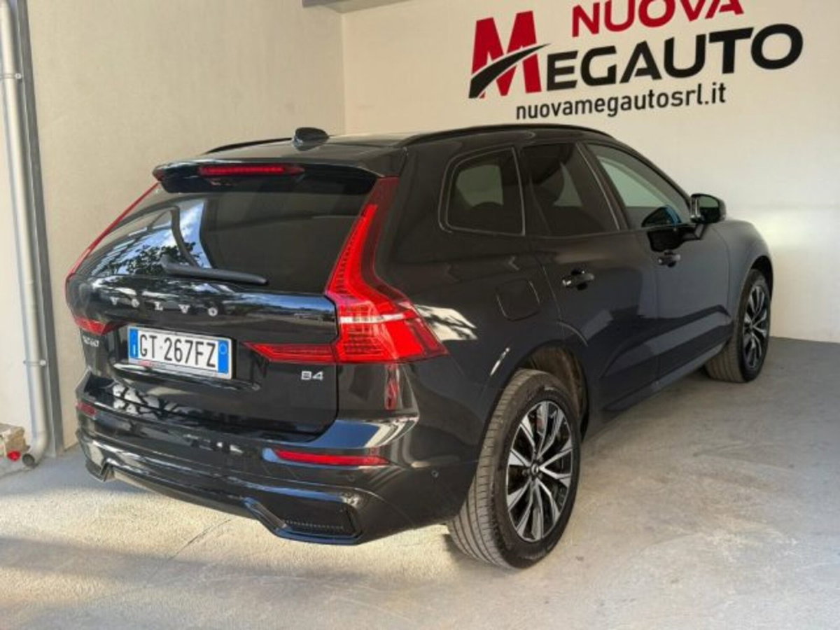 Volvo XC60 B4 (d) AWD automatico Plus Dark (5)