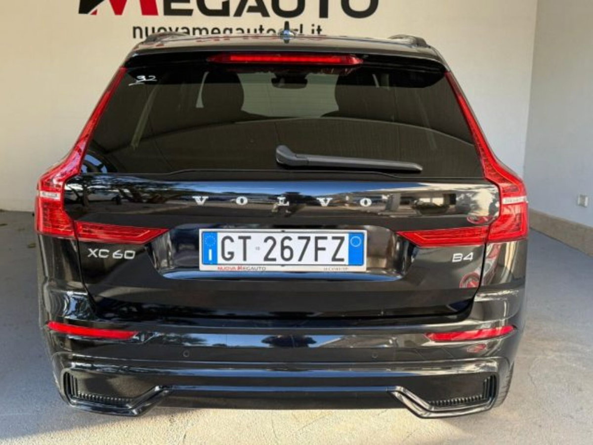 Volvo XC60 B4 (d) AWD automatico Plus Dark (6)
