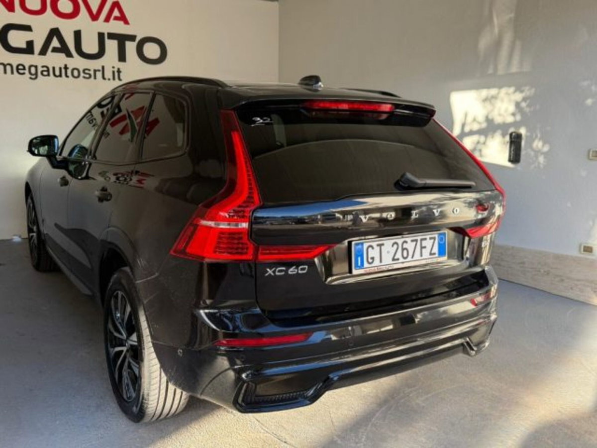 Volvo XC60 B4 (d) AWD automatico Plus Dark (7)