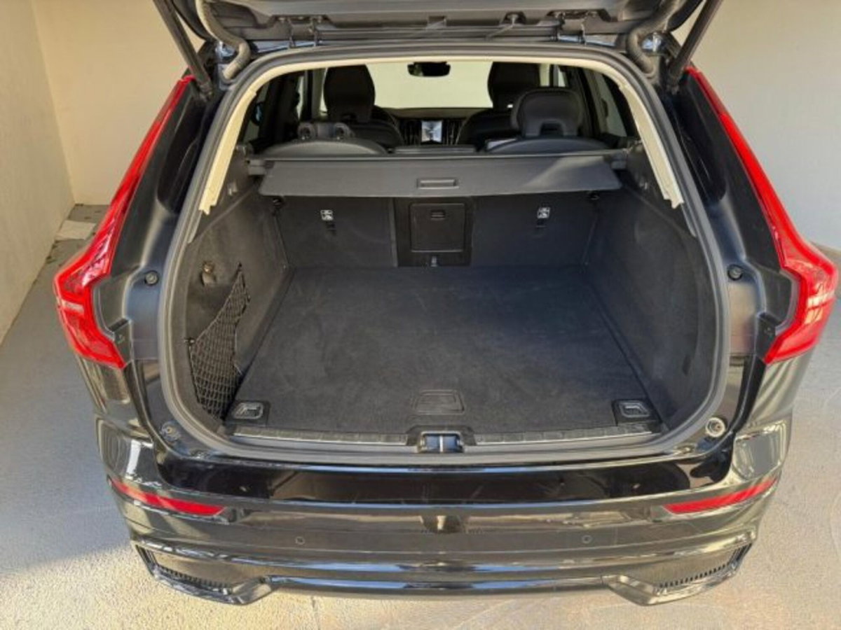 Volvo XC60 B4 (d) AWD automatico Plus Dark (8)