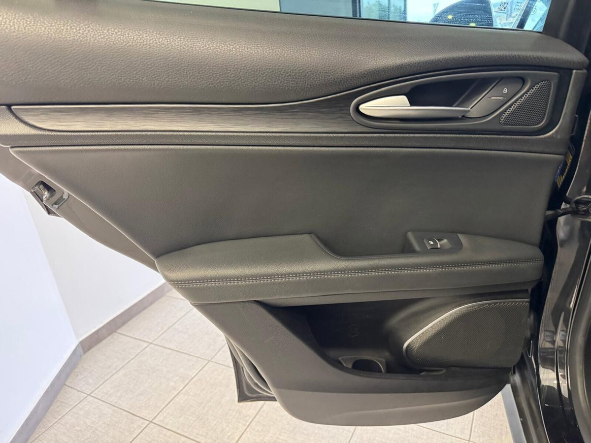 Alfa Romeo Stelvio Stelvio 2.2 Turbodiesel 180 CV AT8 Q4 Executive (12)