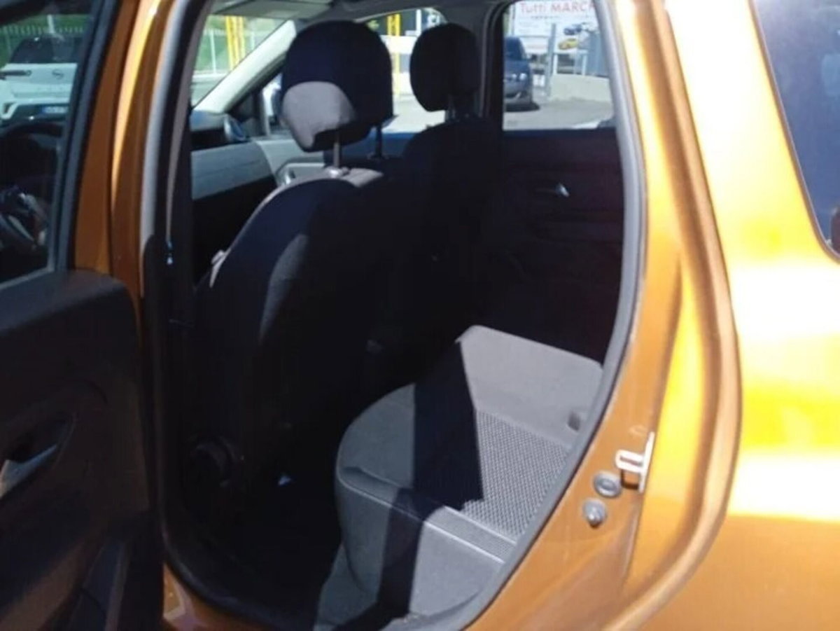 Dacia Duster 1.0 TCe 100 CV ECO-G 4x2 Comfort (12)