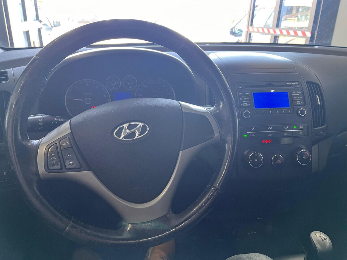 Hyundai i30 1.6 CRDi 90CV 6m Comfort (10)