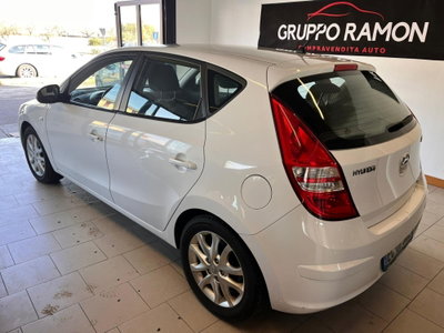 Hyundai i30 1.6 CRDi 90CV 6m Comfort (2)
