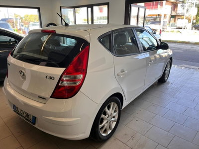 Hyundai i30 1.6 CRDi 90CV 6m Comfort (4)