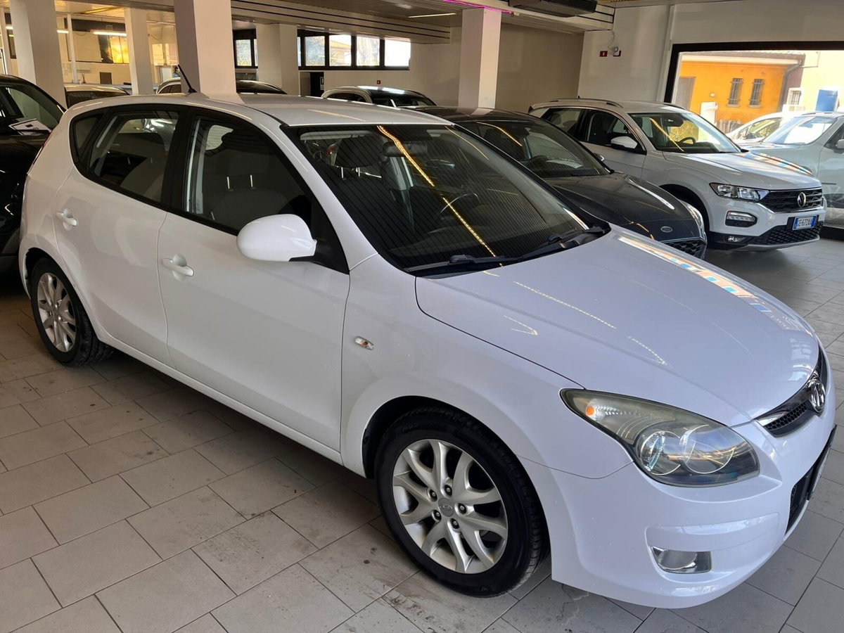 Hyundai i30 1.6 CRDi 90CV 6m Comfort (5)