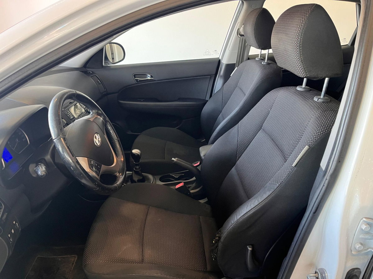 Hyundai i30 1.6 CRDi 90CV 6m Comfort (7)