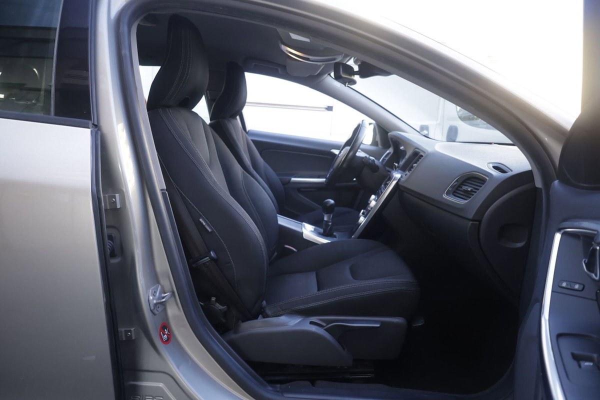 Volvo V60 D2 1.6 Business (10)