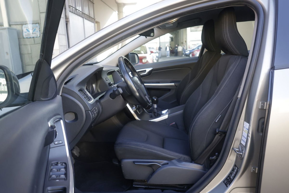 Volvo V60 D2 1.6 Business (17)