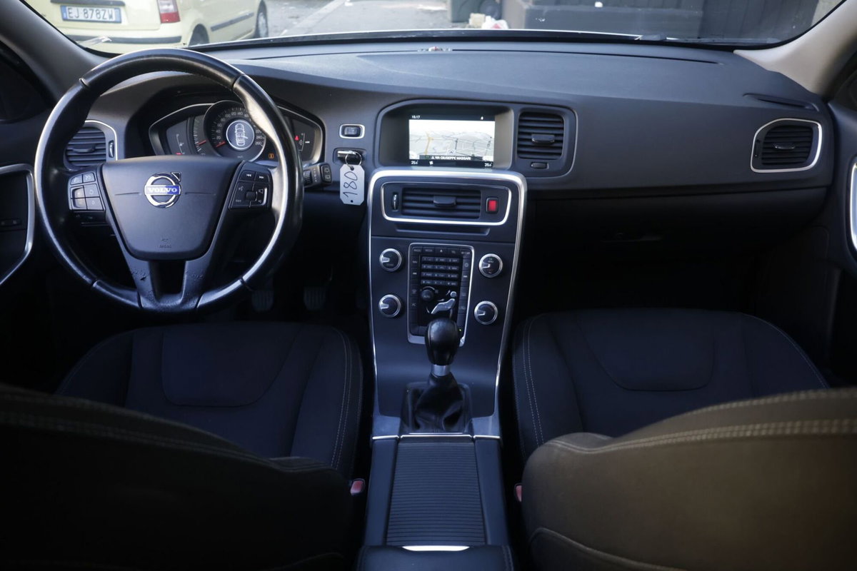 Volvo V60 D2 1.6 Business (2)