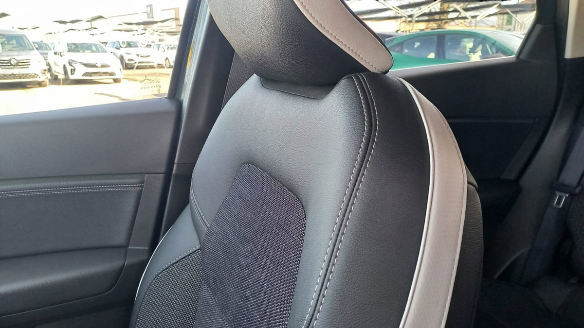 Renault Captur Full Hybrid E-Tech 145 CV Techno (14)