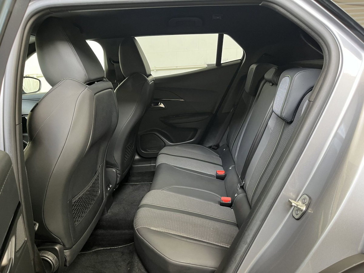 Peugeot 2008 BlueHDi 130 S&S EAT8 GT Line (16)