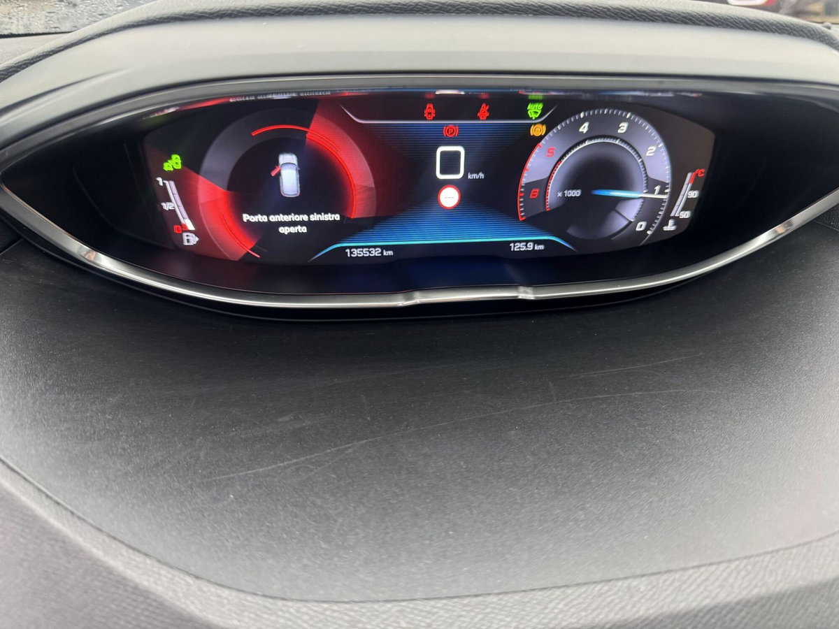 Peugeot 3008 BlueHDi 130 S&S EAT8 GT Line (11)