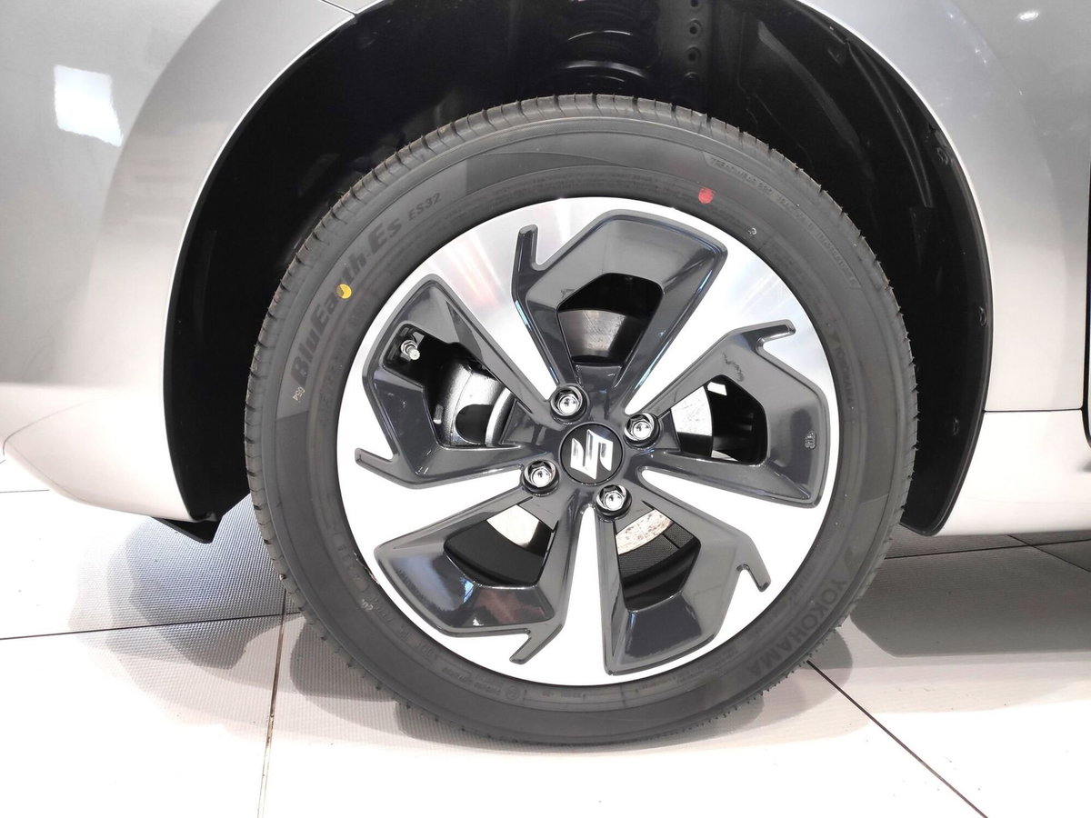 Suzuki Swift 1.2 Hybrid Cool (8)