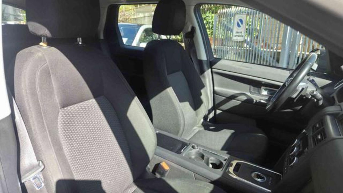 Land Rover Discovery Sport 2.0 TD4 150 CV Deep Blue Edition (11)