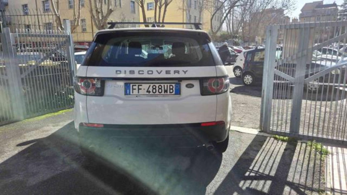 Land Rover Discovery Sport 2.0 TD4 150 CV Deep Blue Edition (4)