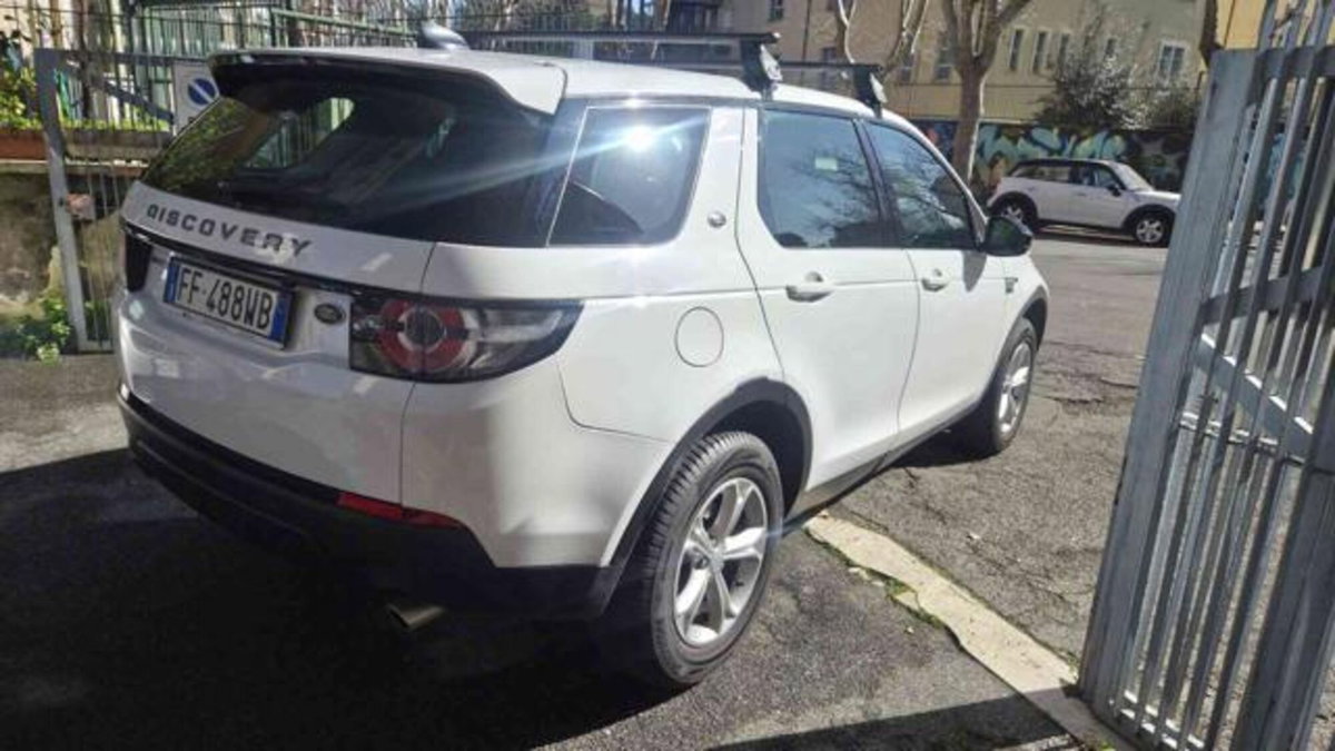 Land Rover Discovery Sport 2.0 TD4 150 CV Deep Blue Edition (5)