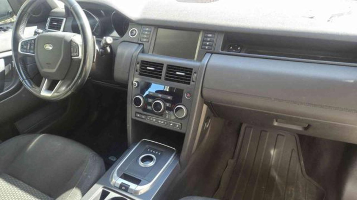 Land Rover Discovery Sport 2.0 TD4 150 CV Deep Blue Edition (9)