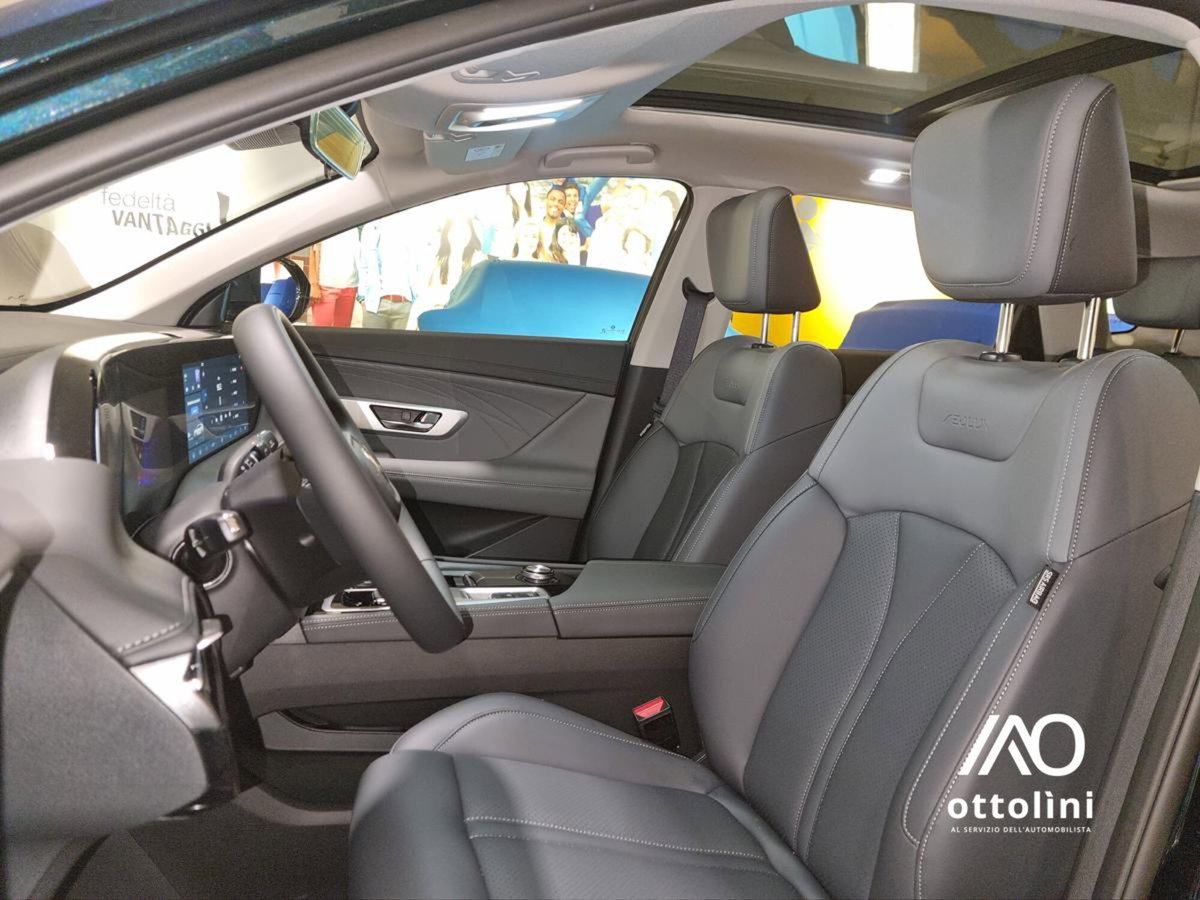 Dongfeng Huge  1.5 t E2 320T auto (8)