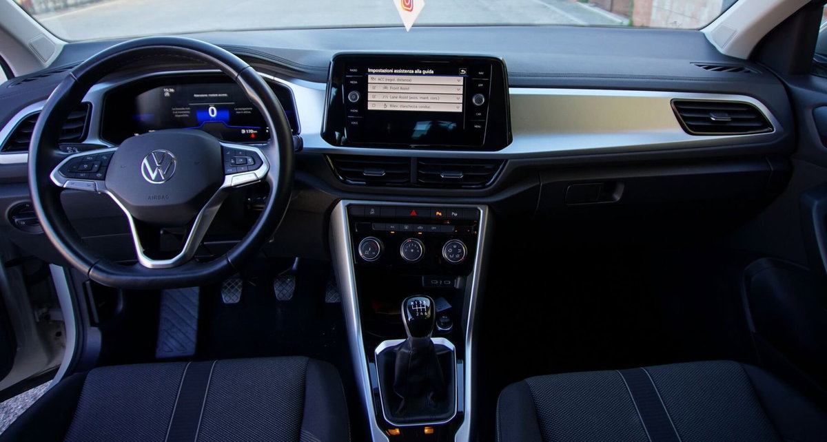 Volkswagen T-Roc 1.0 TSI Life (9)