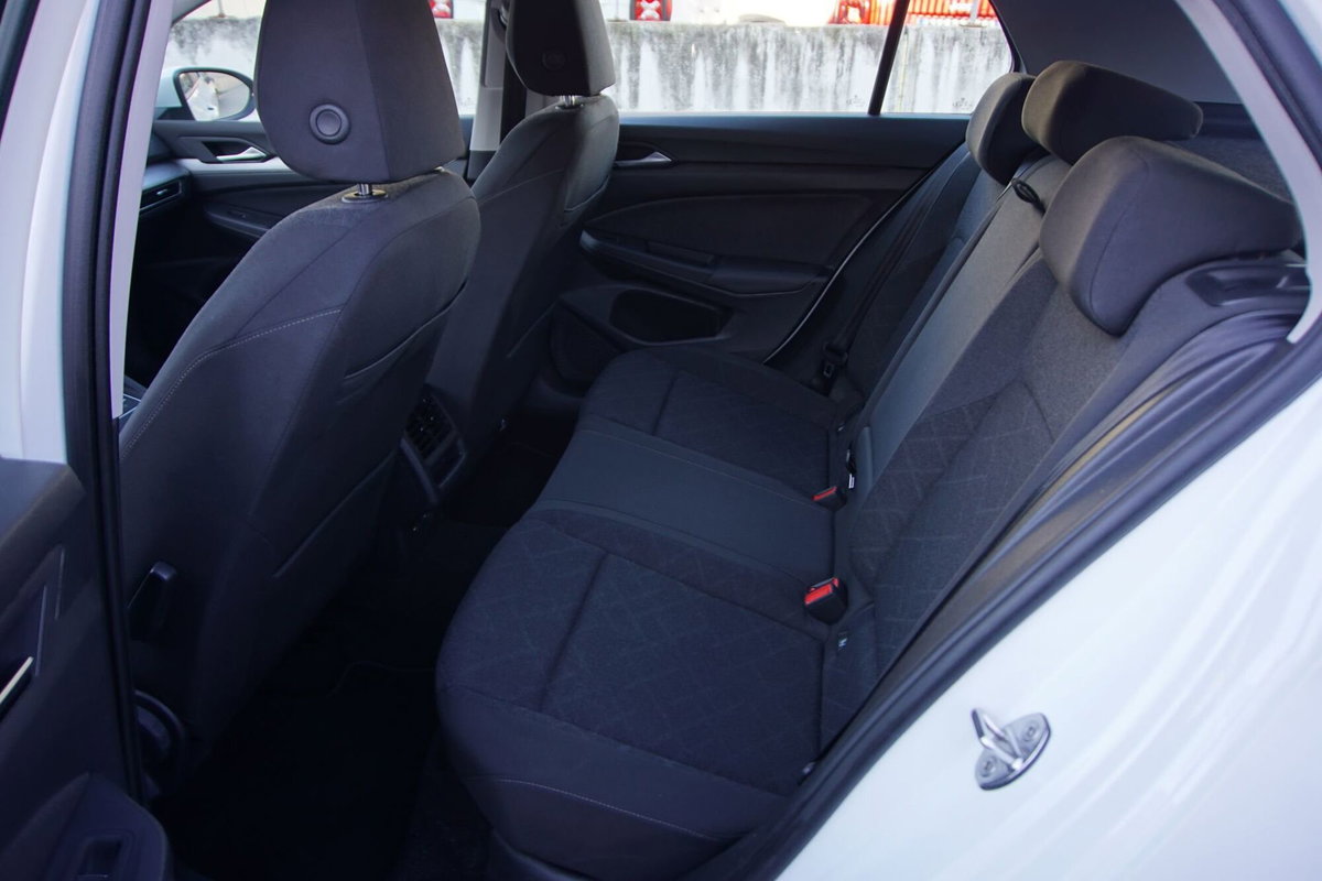 Volkswagen Golf 1.0 TSI EVO Life (11)