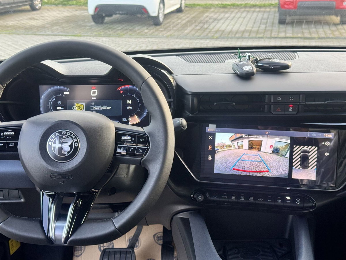Alfa Romeo Junior 1.2 ibrida 145cv edct6 (10)