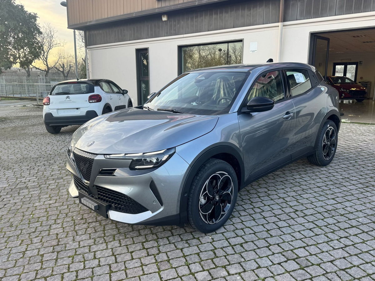 Alfa Romeo Junior 1.2 ibrida 145cv edct6 (3)