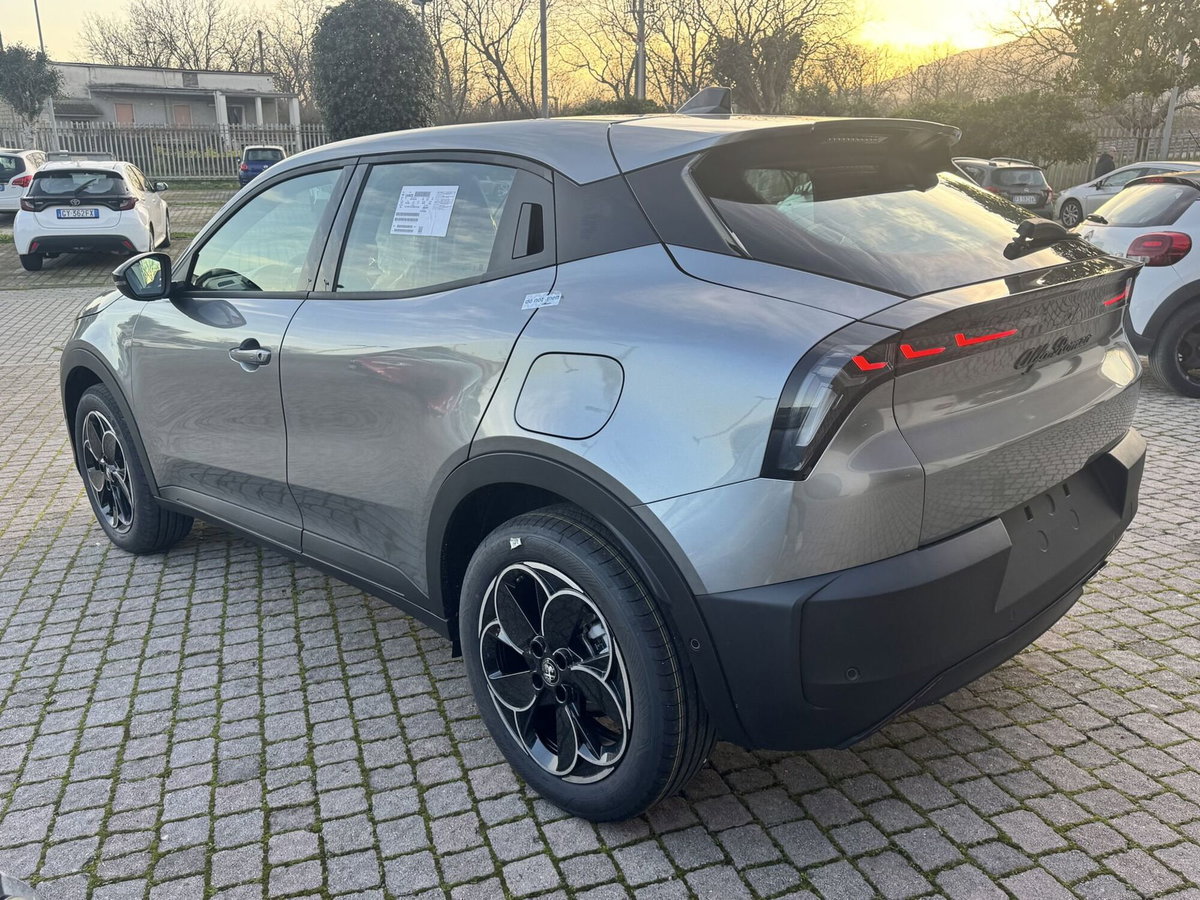 Alfa Romeo Junior 1.2 ibrida 145cv edct6 (4)