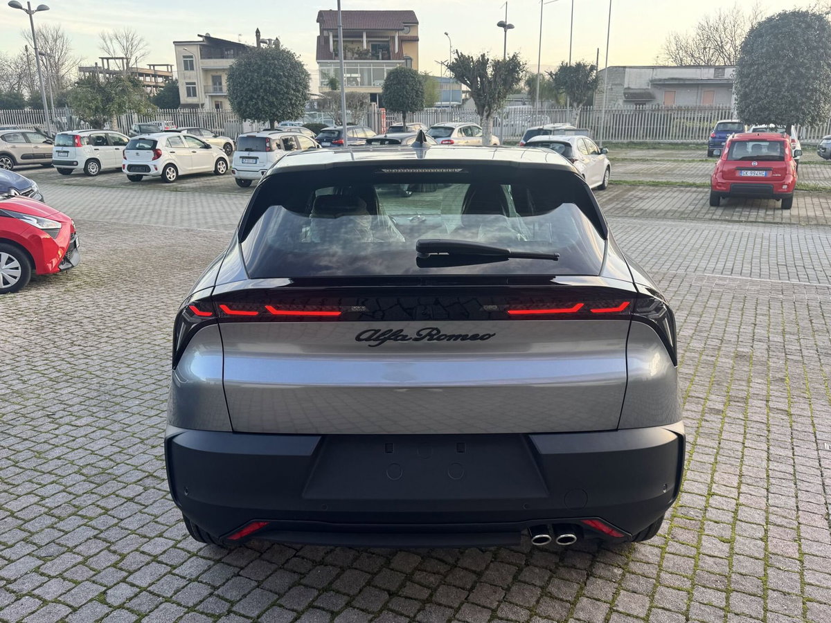 Alfa Romeo Junior 1.2 ibrida 145cv edct6 (5)