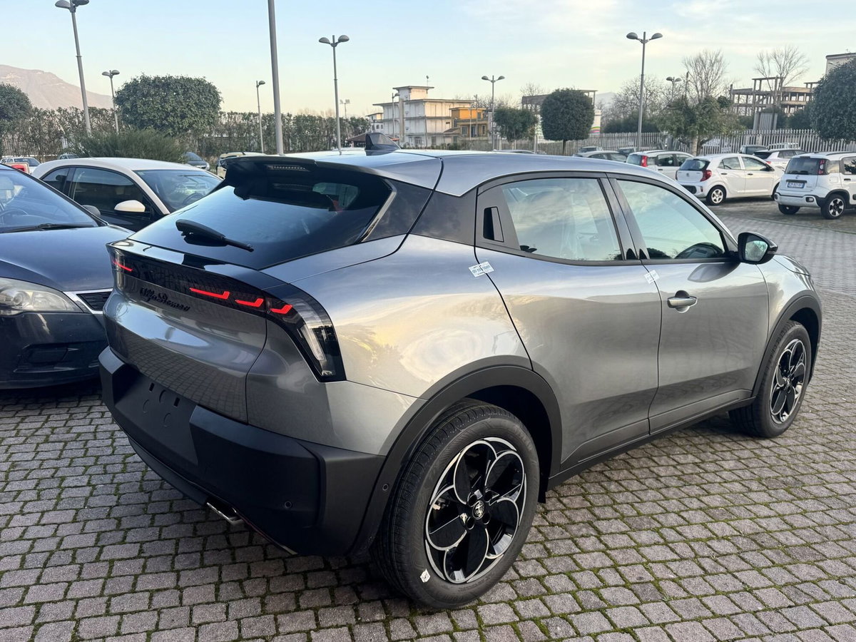 Alfa Romeo Junior 1.2 ibrida 145cv edct6 (6)