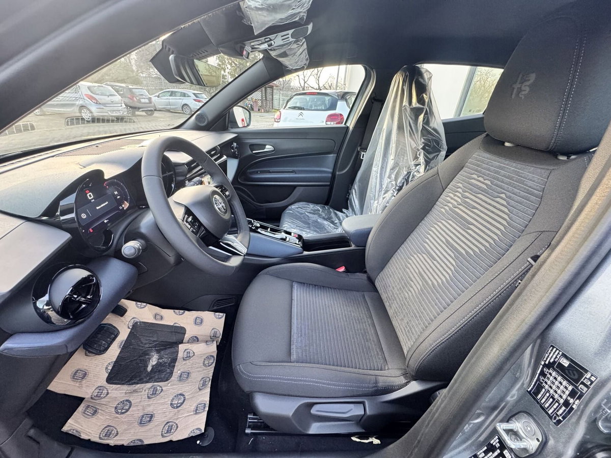 Alfa Romeo Junior 1.2 ibrida 145cv edct6 (7)
