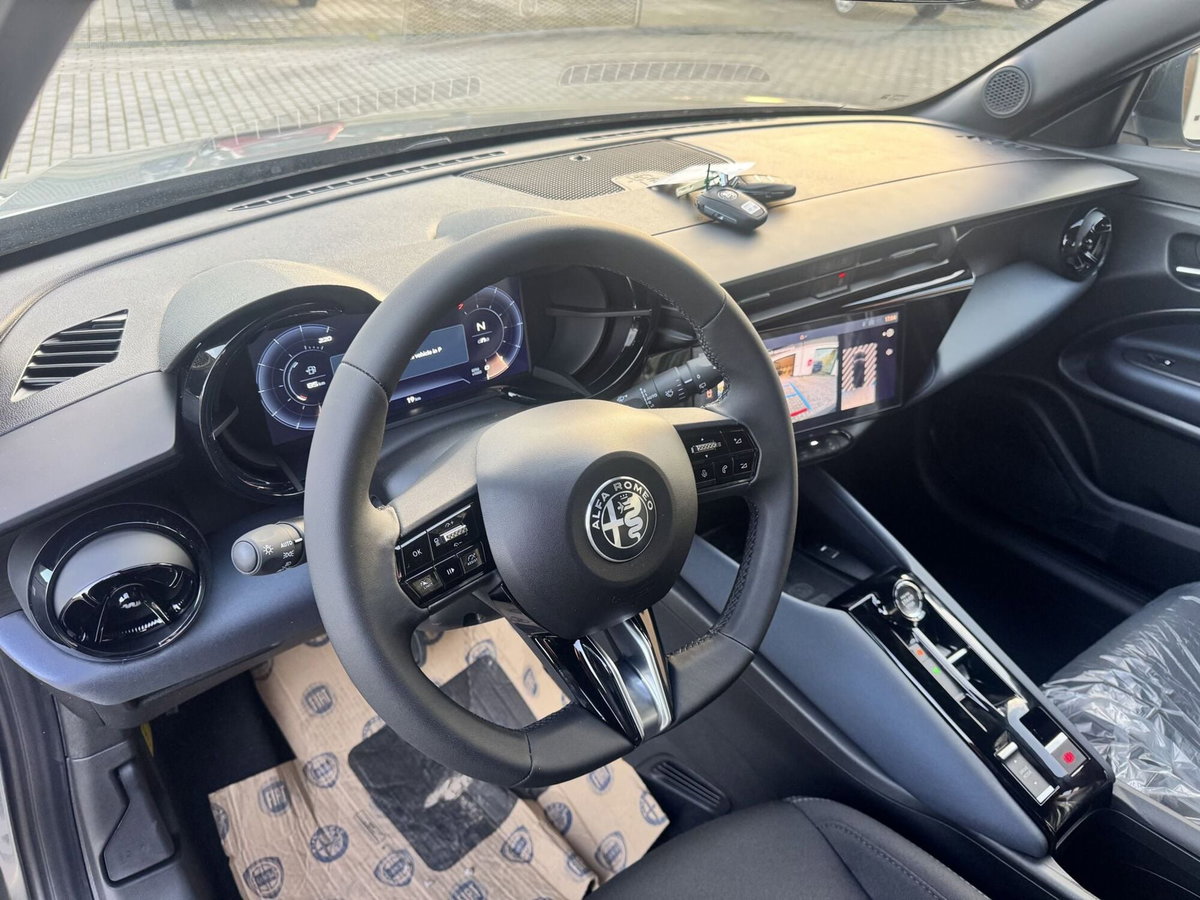 Alfa Romeo Junior 1.2 ibrida 145cv edct6 (8)