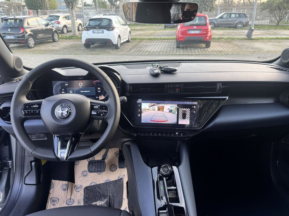 Alfa Romeo Junior 1.2 ibrida 145cv edct6 (9)