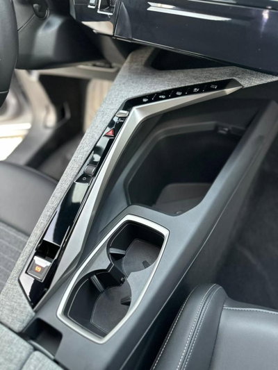 Peugeot 3008 1.2 hybrid Allure 145cv e-dcs6 (14)