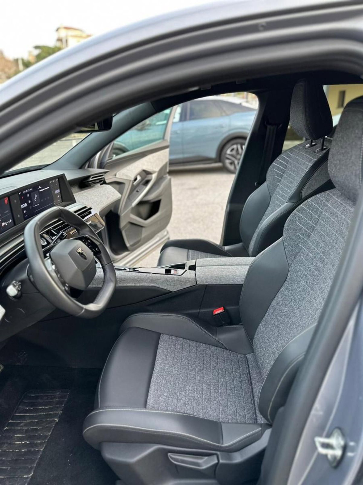 Peugeot 3008 1.2 hybrid Allure 145cv e-dcs6 (18)