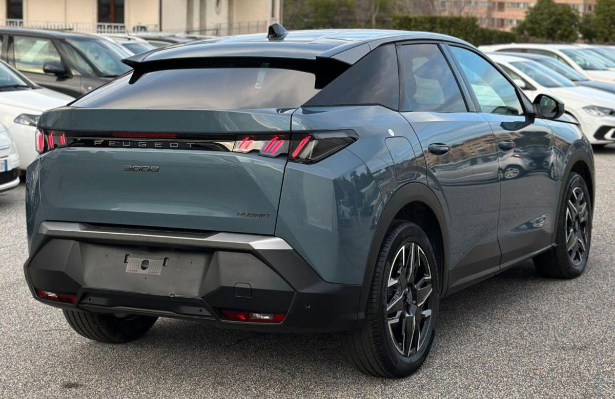 Peugeot 3008 1.2 hybrid Allure 145cv e-dcs6 (4)