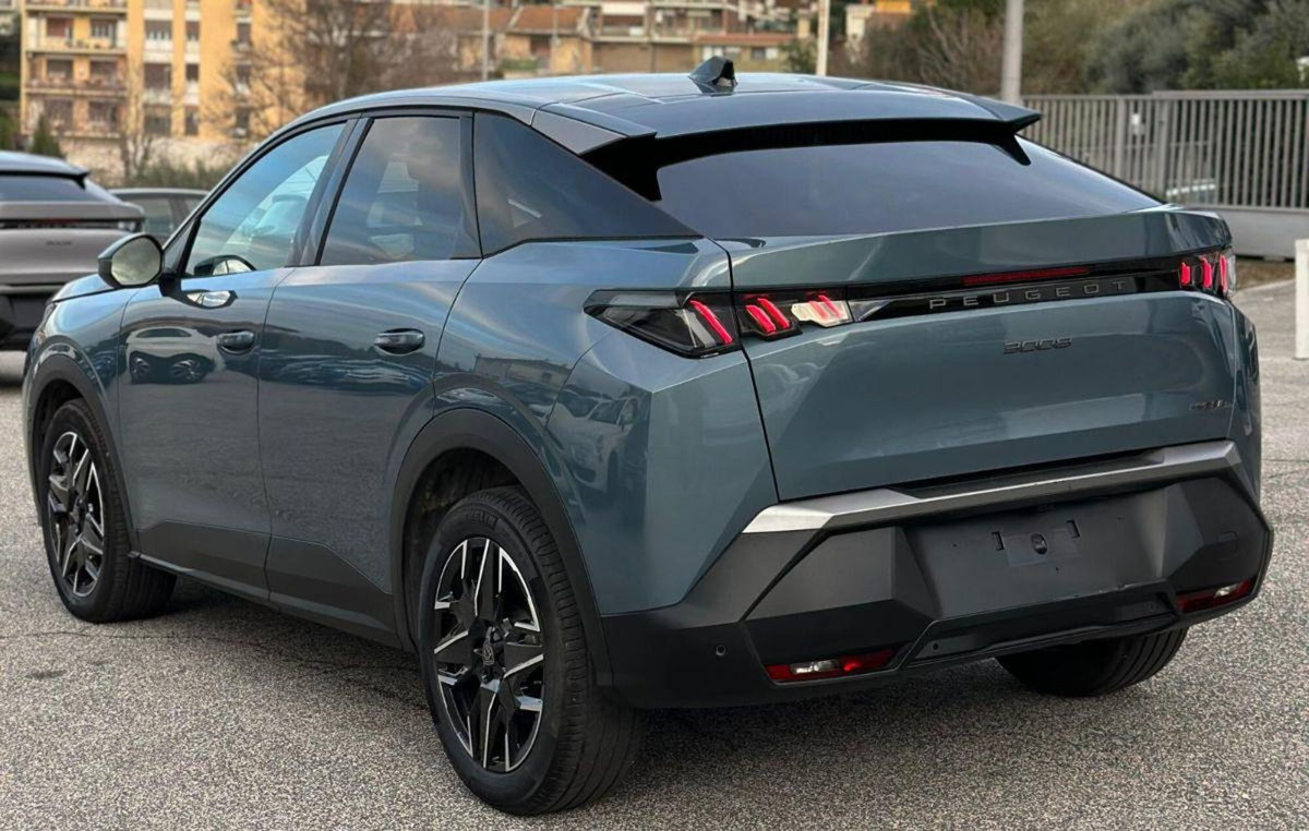 Peugeot 3008 1.2 hybrid Allure 145cv e-dcs6 (6)