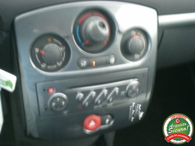 Renault Clio 1.2 16V 5 porte Le Iene (15)