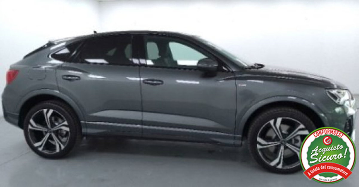 Audi Q3 Sportback 40 2.0 tdi Identity Black quattro 193cv s-tronic (5)