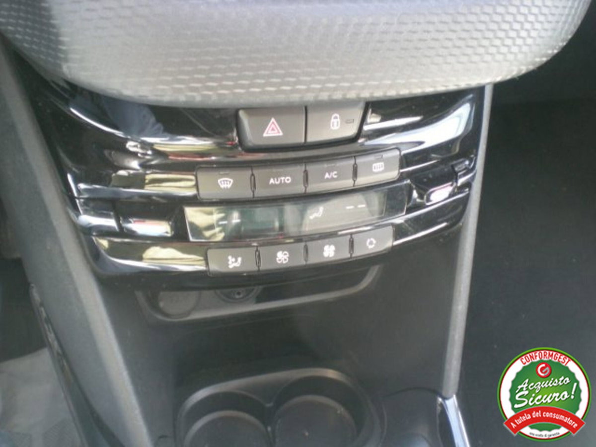 Peugeot 2008 e-HDi 92 CV Stop&Start ETG6 Allure (17)