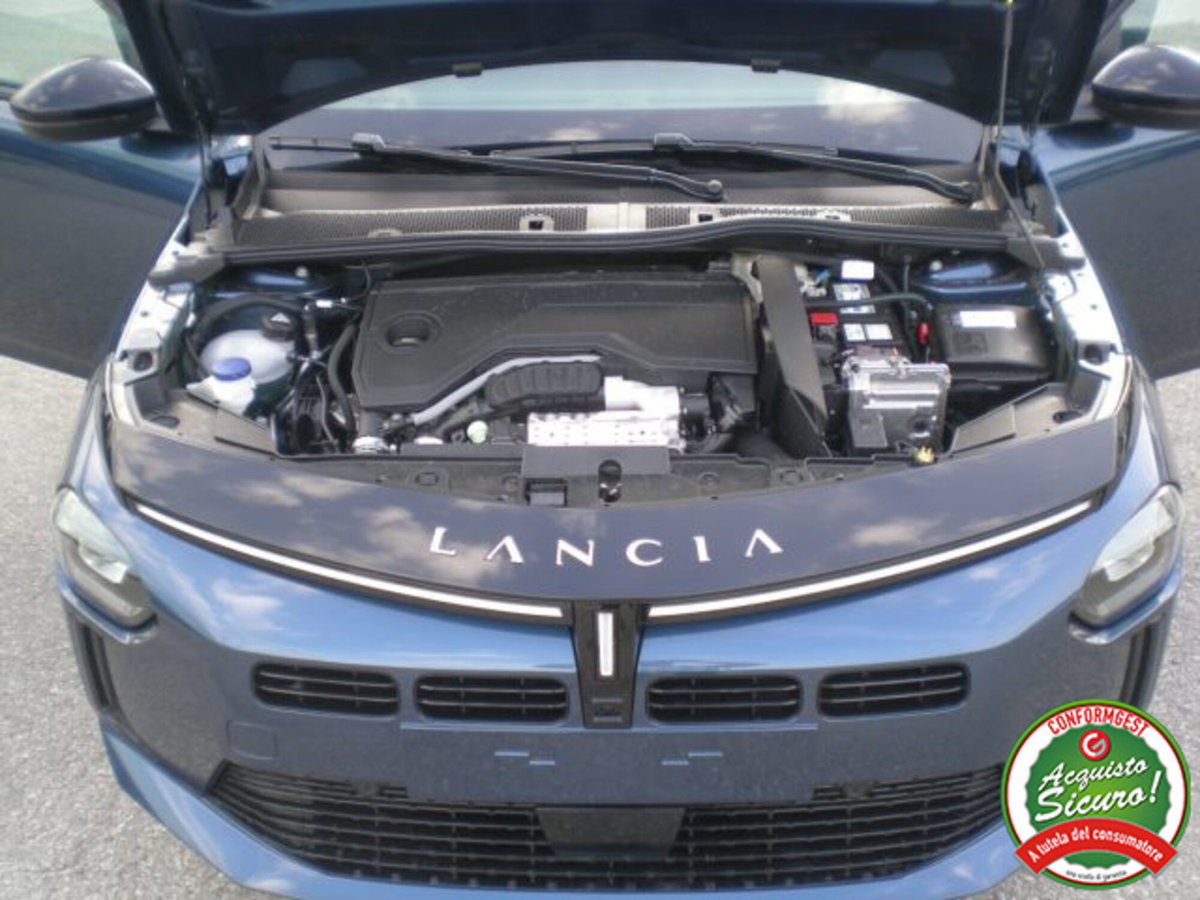Lancia Ypsilon 1.2 mhev Edizione Limitata Cassina e-dct (15)