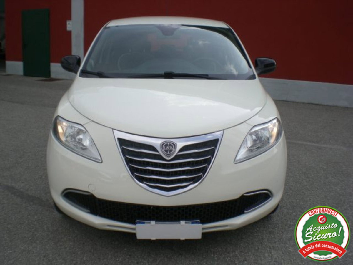 Lancia Ypsilon 1.3 MJT 16V 95 CV 5 porte S&S Gold (2)