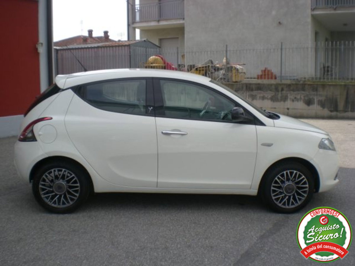 Lancia Ypsilon 1.3 MJT 16V 95 CV 5 porte S&S Gold (8)