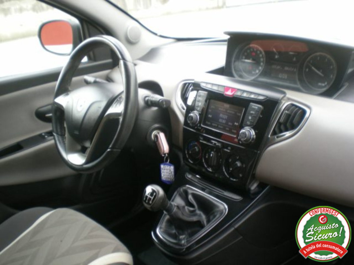 Lancia Ypsilon 1.3 MJT 16V 95 CV 5 porte S&S Gold (9)