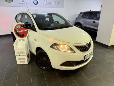 Lancia Ypsilon 1.0 FireFly 5 porte S&S Hybrid Silver Plus usata