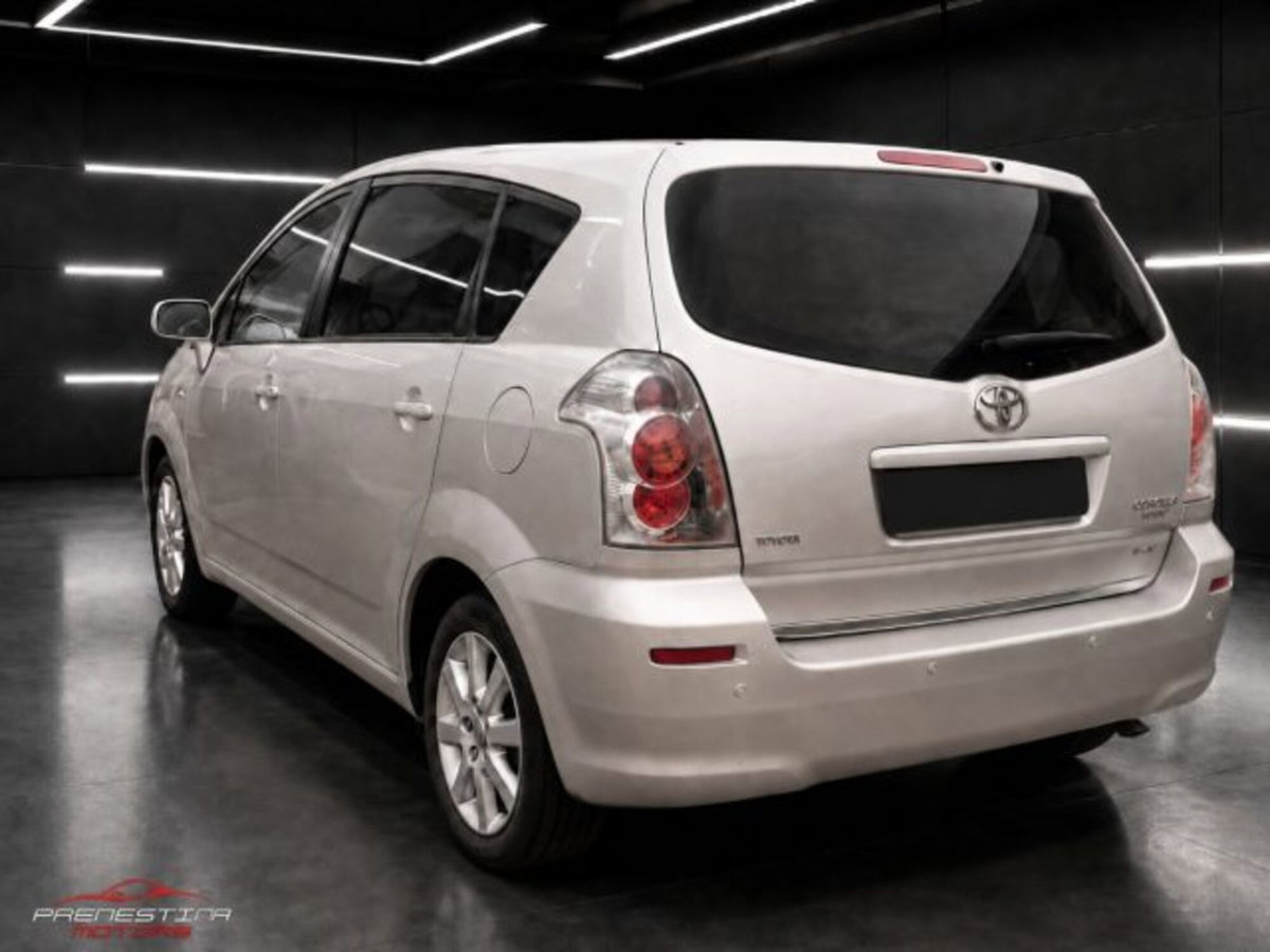 Toyota Corolla Verso 2.2 16V D-4D DPF Sol (2)